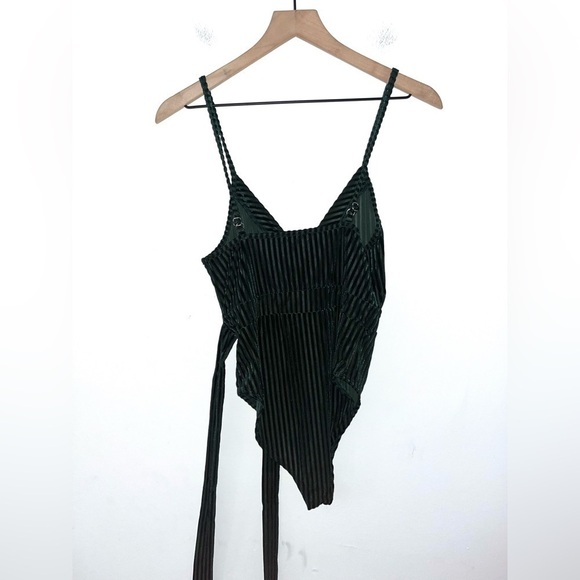 FOREVER 21 NWT Emerald Green Velvet Bodysuit Size Small - Picture 6 of 7